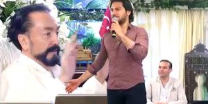Adnan Oktar'ın 'Aslanları' mikrofonu eline alınca ortaya bu görüntü çıktı