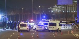 Bariyerlere çarptı, Cumhurbaşkanlığı korumaları alarma geçti!