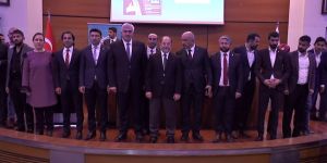 Akdağ, gençlerle bir araya geldi