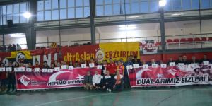 Erzurum'da 'Engelleri Aşta Gel Mehmet'im' Futbol Müsabakası