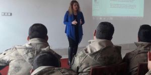 Erzurum 'da Mehmetçiğe ‘Bilinçli Medya Kullanımı’ eğitimi