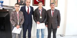 Oltulu Güreşçi Kardeşler Bingöl'den Birincilikle Döndü