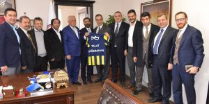 Mosturoğlu'ndan Göğebakan'a Fenerbahçe forması