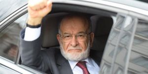 Temel Karamollaoğlu neden yumruğunu kaldırdı?