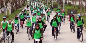 Erzurum'da Öğrenciler, olimpiyata destek için 12 kilometre pedal çevirdi