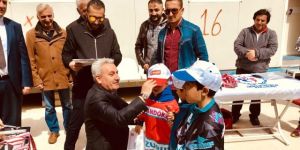 Nisan Ayında Kayak Yapıp Madalya Kazandılar