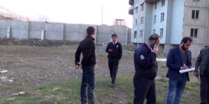 Fotoğraf Çekmek İçin Yüksek Binanın Tepesine Çıkan Genç, Polisi Alarma Geçirdi