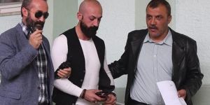 Ayağıyla Otomobil Kullanıp, Meyve Yiyen Sürücü Serbest