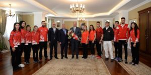 Milli Sporculardan Vali Azizoğlu'na Ziyaret