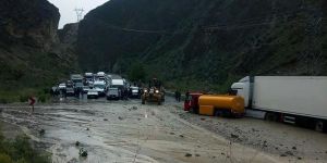 Erzurum'da Sel, Yolu Kapattı