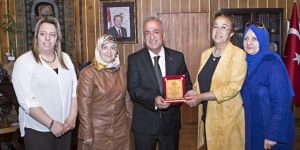 Annelerden Rektör Çomaklı'ya Teşekkür