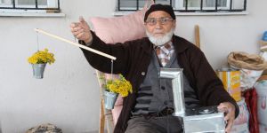 86 yaşında hediyelik eşya yapıp satıyor