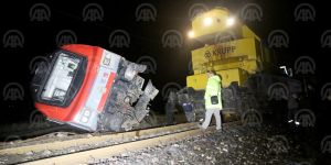 Erzincan'da yük treninin raydan çıktı