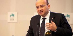AK Partili eski Bakan Yalçın Akdoğan müdürün odasına girince büyük tepki çekti