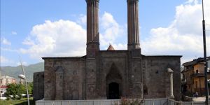 Tarihi Çifte Minareli Medrese'de Çevre Düzenlemesi