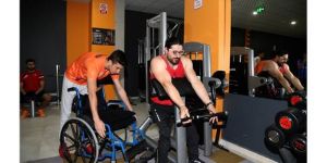 Dünyada Bileğini Büken Yok