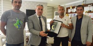 Taşkesenligil’e atletizm teşekkür plaketi