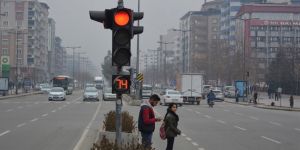 Kırmızı ışıkta geçen yandı! İlk kez uygulandı