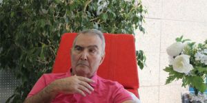 Deniz Baykal kimi destekliyor?