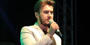Mustafa Ceceli düğünde ortaya çıktı