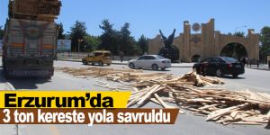 3 ton kereste yola savruldu
