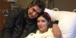Necati Şaşmaz'dan dedikodulara inat el ele poz!