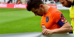 Tahkim Kurulu, Emre Belözoğlu'nun cezasını 3 maçtan 2 maça indirdi!