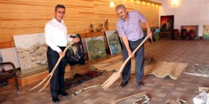 Fransa'da Gördüğü Müzeyi İspir'e Kurdu
