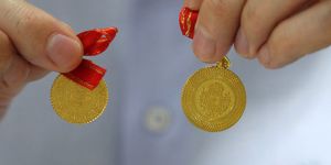 Goldman Sachs altın tahminlerini revize etti