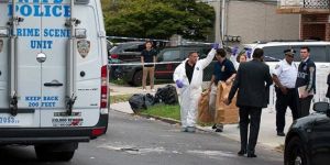 Yeni doğmuş bebeklere satır ve bıçakla saldırdı