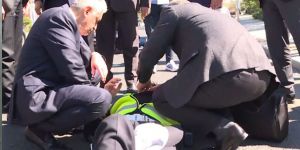 Binali Yıldırım, makam aracını durdurup yaralılarla ilgilendi