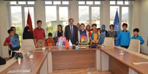 Palandöken Belediyesi’nden öğrencilere kırtasiye desteği