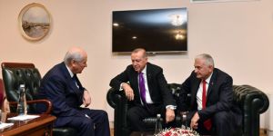 Erdoğan ile Bahçeli arasında kısık sesle gizli konuşma!