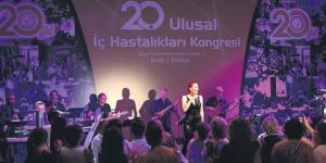 Candan Erçetin'in hayranları 'yuh' çekerek konseri terk etti