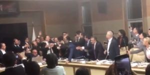 Meclisi karıştıran oylama! AK Parti ve CHP milletvekilleri birbirine girdi!