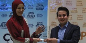 Ünlü oyuncu Gamze Özçelik tesettüre girdi!