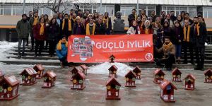 Buz tutan kentte kuşlara sıcak yuva yaptılar