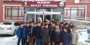 Kurs Öğrencileri Tiyatroda