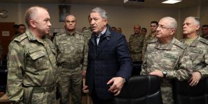 Milli Savunma Bakanı Hulusi Akar ve komuta kademesi Süleyman Şah Türbesi'nde