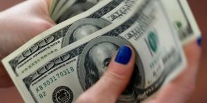 Akbank, düşük kurdan dolar sattı