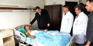 Vali Memiş, yaralı askerleri ziyaret etti