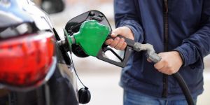 Benzine 17 kuruş, motorine 18 kuruş zam geldi