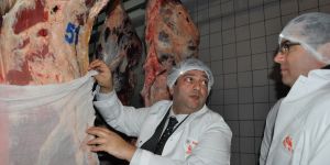 Vali Memiş, Oral Et Entegre tesislerini ziyaret etti