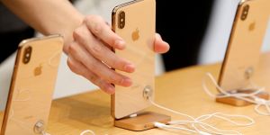 Apple, iPhone üretimini azaltıyor