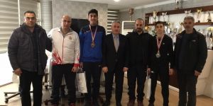 Başarılı boksör ve taekwondo şampiyonları ödüllendirildi