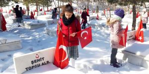 Ortaokul öğrencilerinden Karskapı Şehitliğine ziyaret