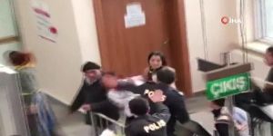 Duruşma sonrası öfkeli kadın bebeğini polislerin üzerine fırlatmaya kalktı