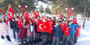 Öğrencilerden şehitliğe ziyaret
