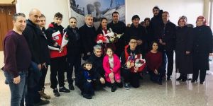 EYOF Fatihi çiçeklerle karşılandı