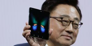 Galaxy Fold ile kulaklık girişi kaldırıldı